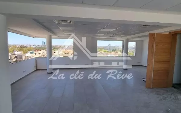 Nouveau immeuble usage bureau à Hay al Fath