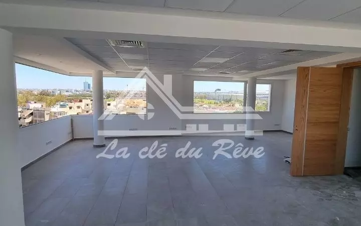 Nouveau immeuble usage bureau à Hay al Fath